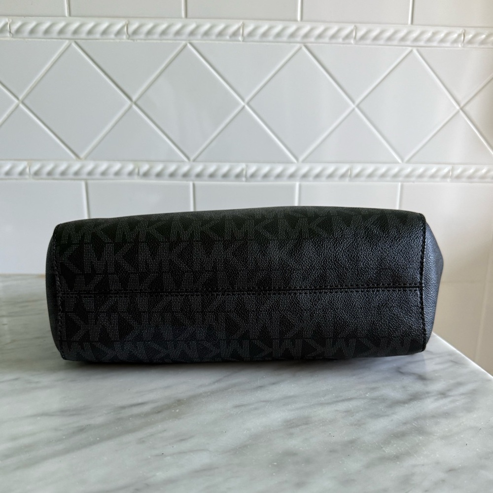 Michael Kors Black Logo Tote Bag - Picture 6 of 15